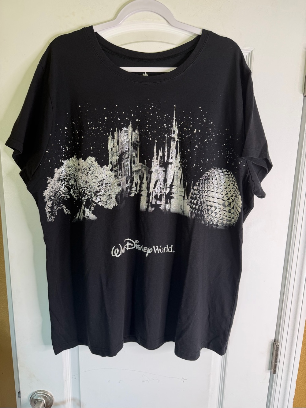 Disney Parks Walt Disney World Icons Black W/Glitter Graphic Tee. Size 3X